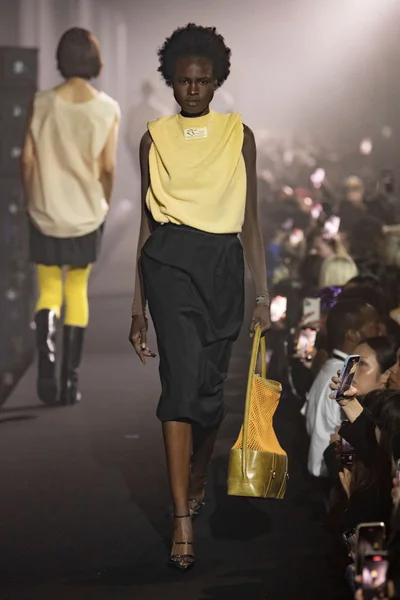Look 50